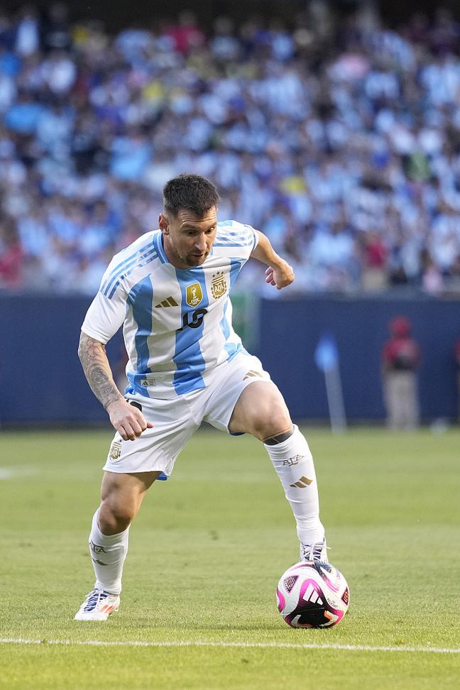 打成表演赛！徐杰单节三分6中5＊3节得到23分