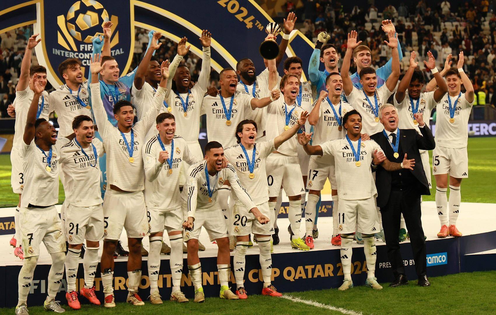 中超三连冠伴随亚冠全年不胜，海港距离“王朝”还差很远