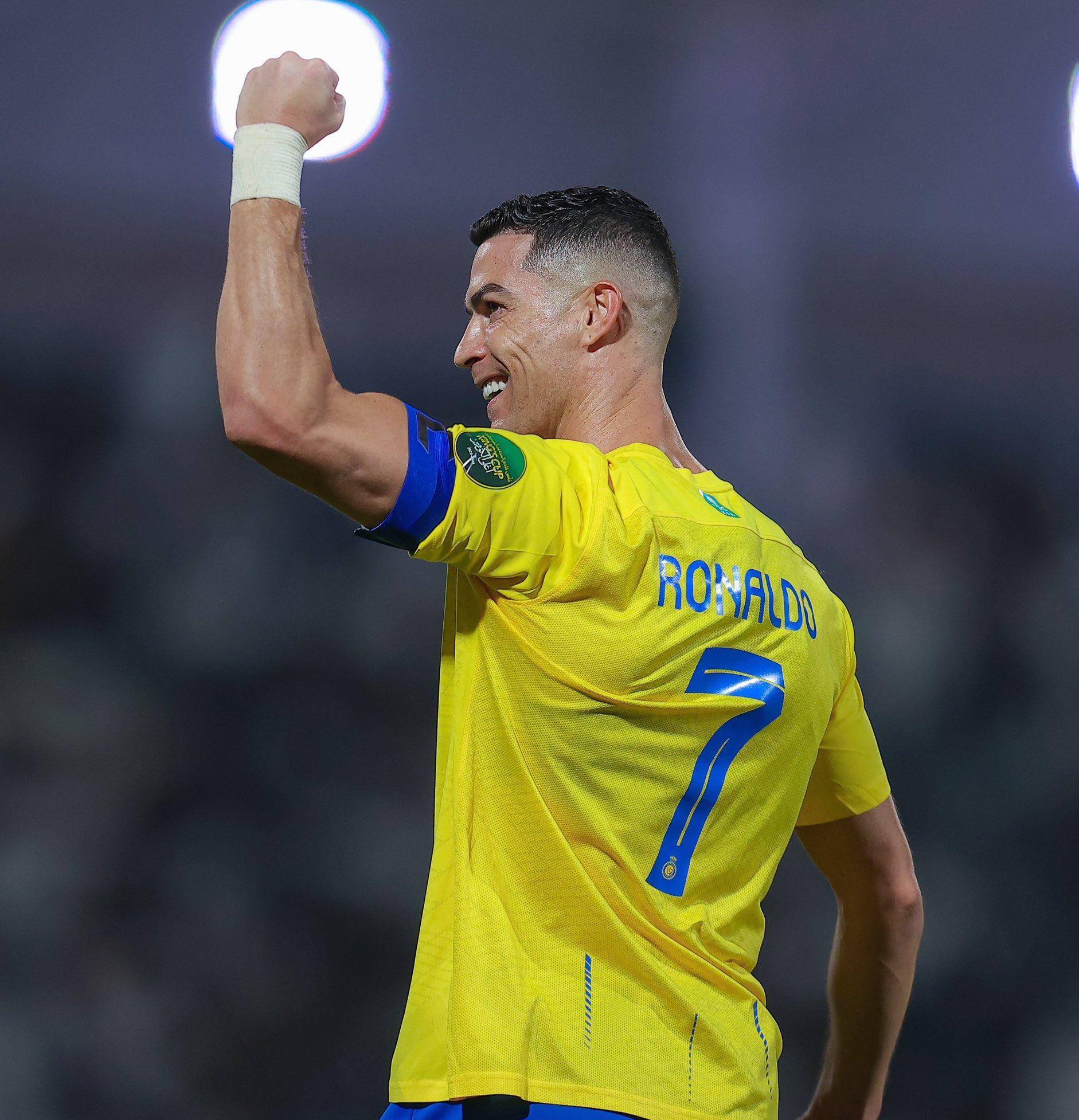 博主：萨拉赫将观看卡拉格解说曼联，俱乐部警告他的社媒动作