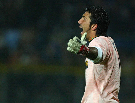 队记：斯玛特因背部伤势，将缺席今天对阵独行侠的比赛