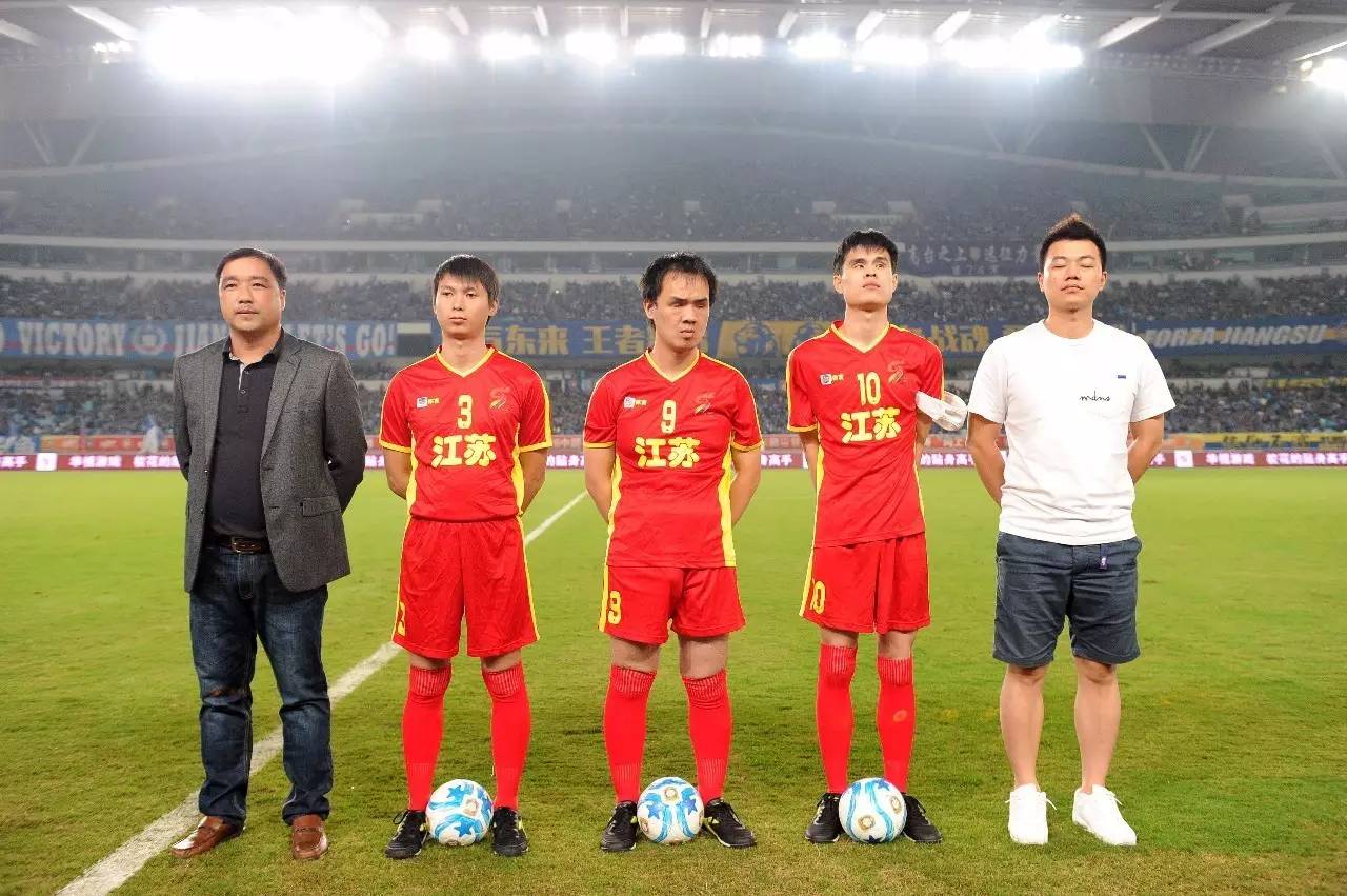 76人队记：庄神右膝扭伤，本场比赛不会回归