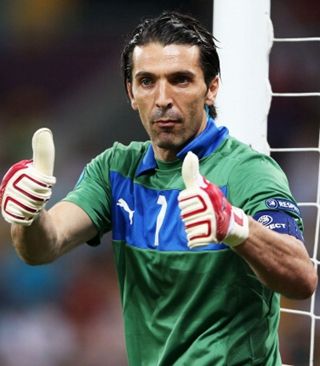 足球报：新鹏城下赛季目标是保级的基础上前进几名