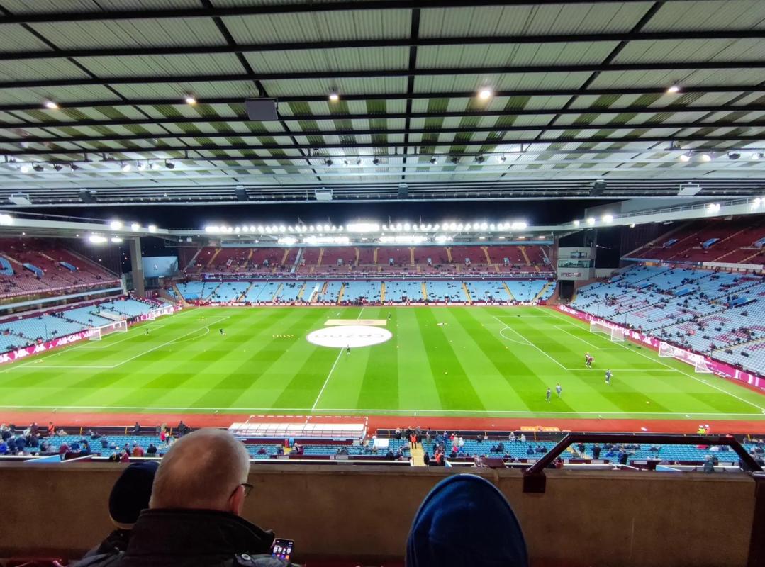 他们是知名体操伉俪，退役后一起移居美国，如今却在美国官司缠身